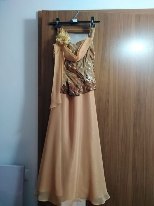 Vând haine de dama și de barbat