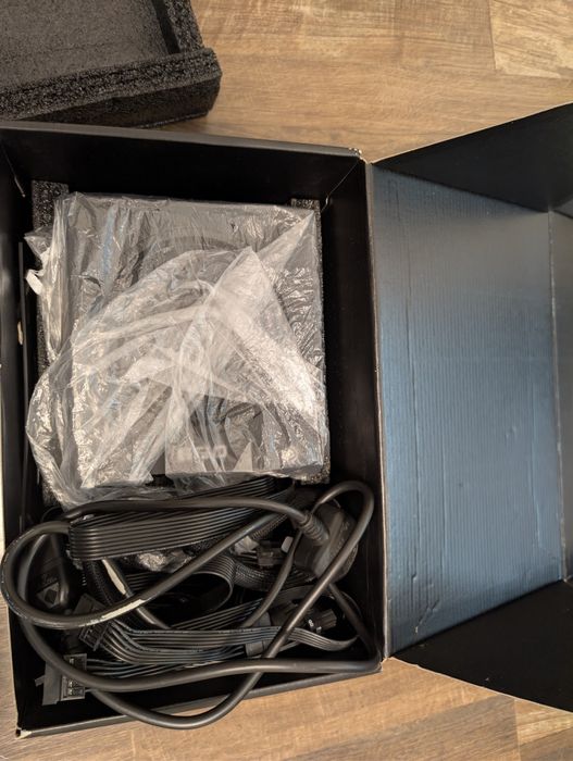 EVGA 650 GQ 650W 80+ Gold Semi-Modular PSU / Захранване