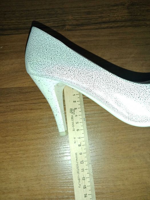 Продам нарядные женские туфли
