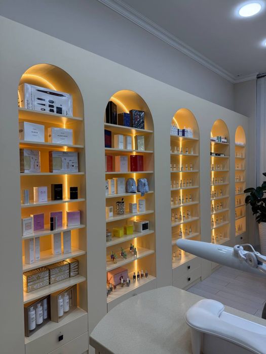 Продается шкаф для салона красоты ( мебель для салона красоты)