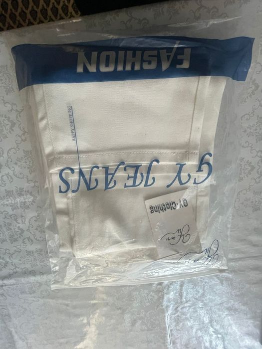 Белые джинсы новые