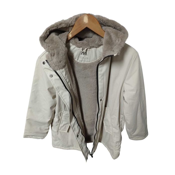 Geacă de Iarnă Premium ZARA Kids, Complet Îmblănită la Interior, Crem – Mărimea 152 (11-12 Ani) | Second Hand Premium 79,00Lei