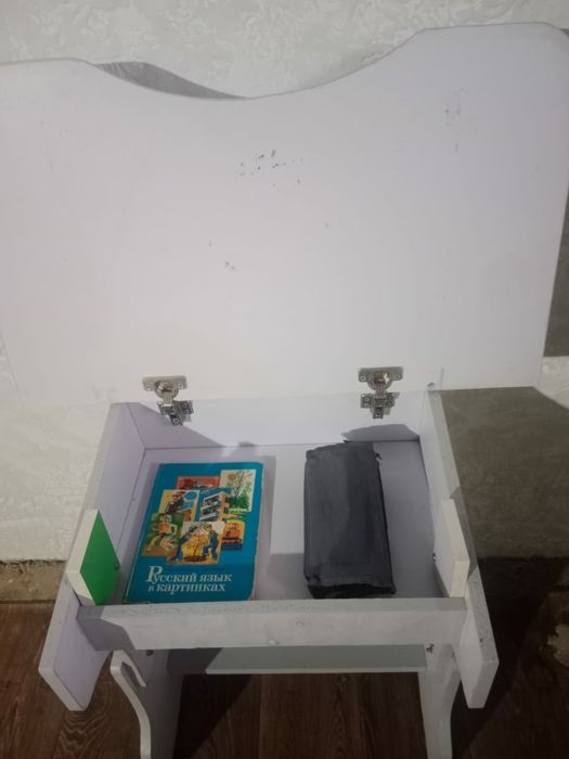 Продам детскую парту.