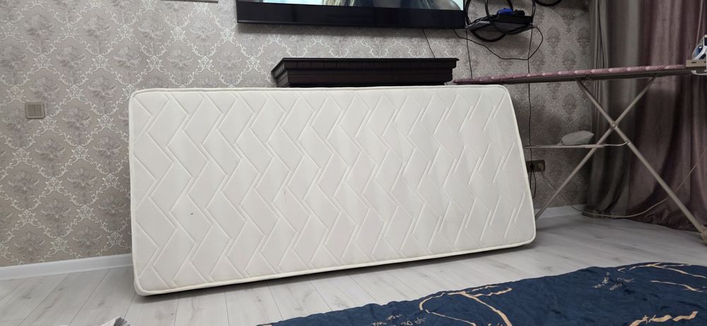 Матрас 90×200 в отличном состоянии
