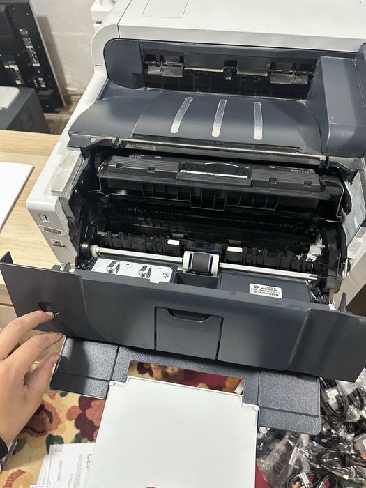 HP Laserjet 700M712.   2шт