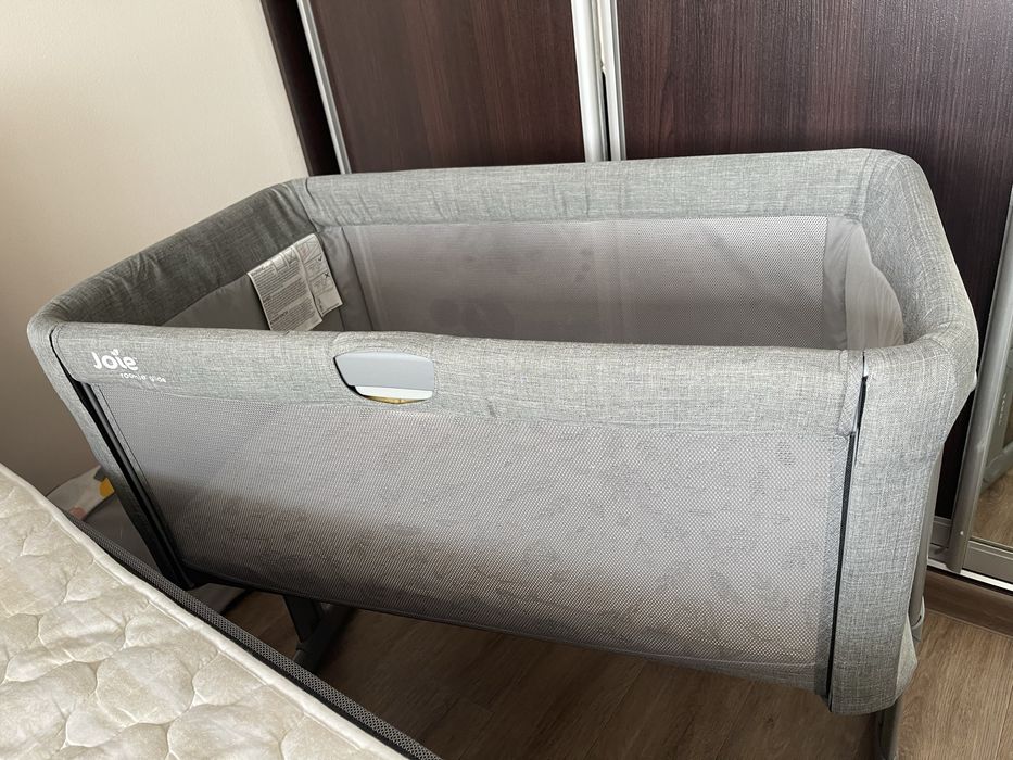 Продам манеж Joie