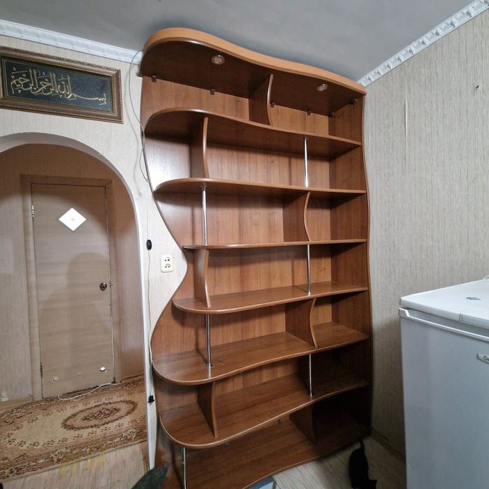 Продаю срочно книжную полку