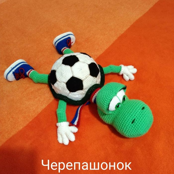 Черепашонок футболист. Вязаные игрушки.