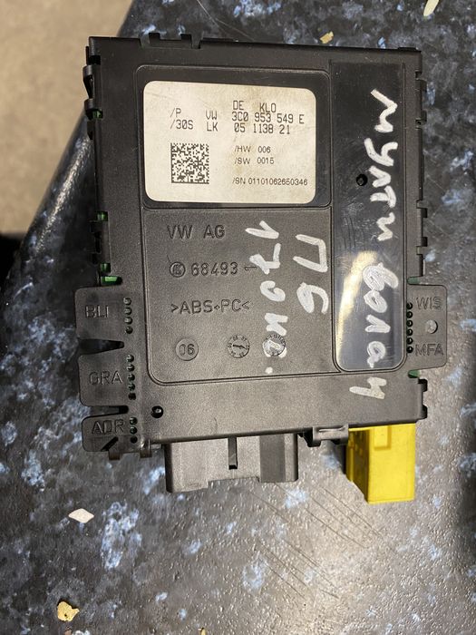 Модул мулти волан Пасат б6 2006г