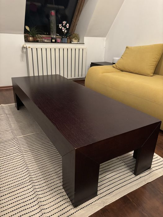 Холна маса от дърво с дървен фурнир