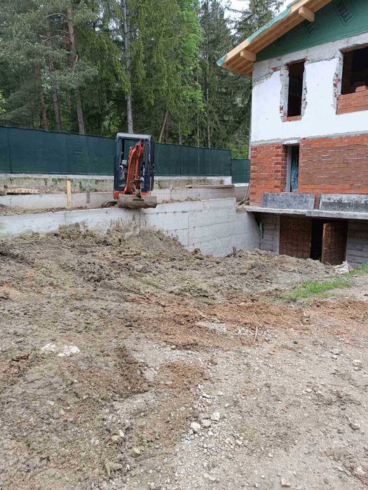 Изкопи с мини багер и мини челен товарач