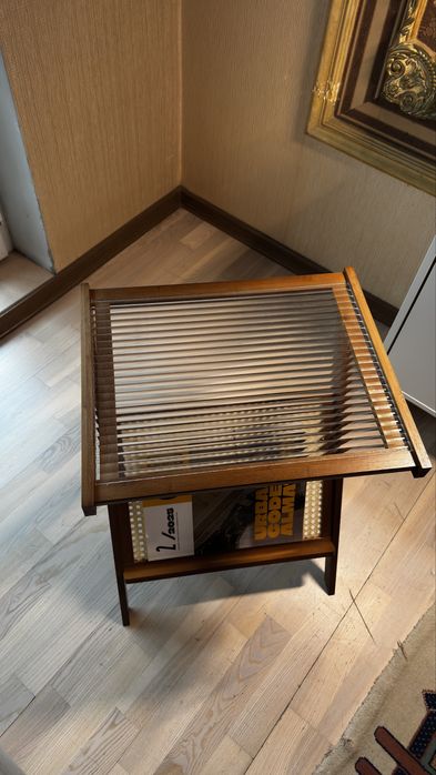 Журнальный столик