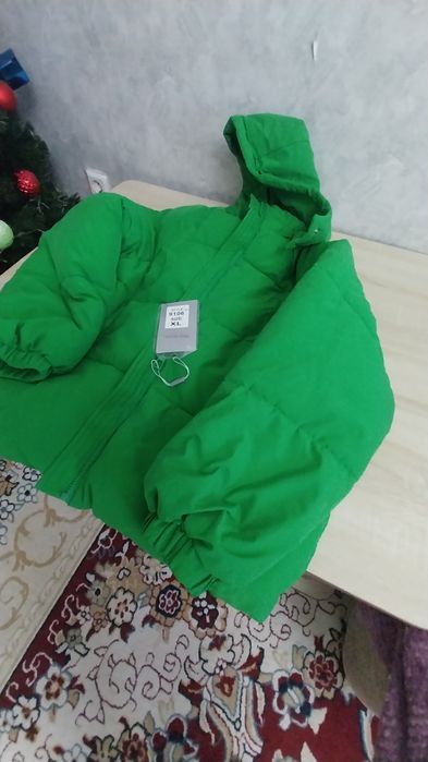 Зимняя куртка, яркая