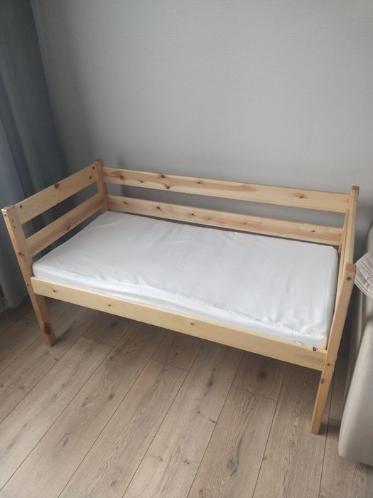 Детская кроватка из сосны