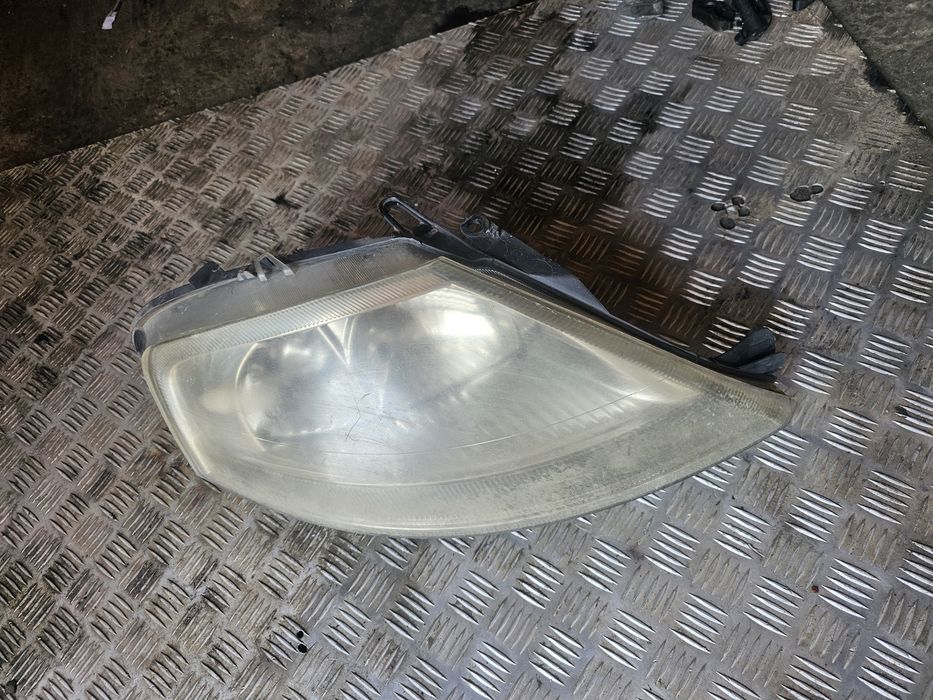 Far faruri stânga dreapta  Citroen C3 2004Hatchback 1.4 hdi