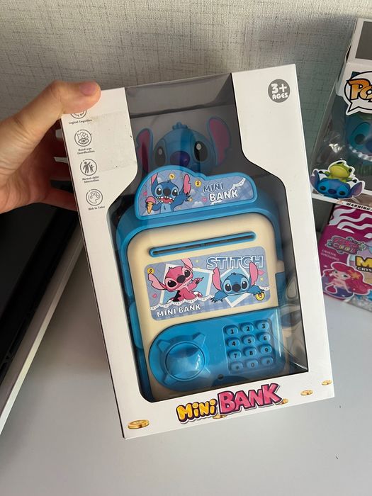 Лот играчки - фигурки и касичка Стич, Stitch, бутилка за вода, креативен комплект сфера с русалка