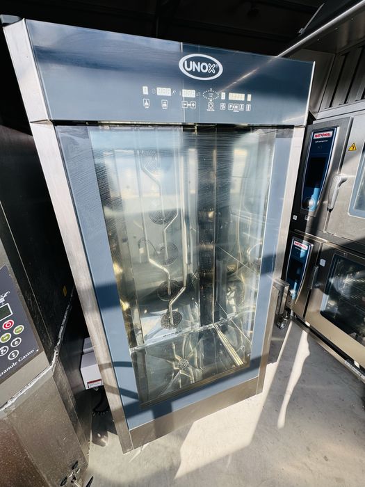 Конвектомат UNOX 20 тави! 2 колички! Чисто нов!