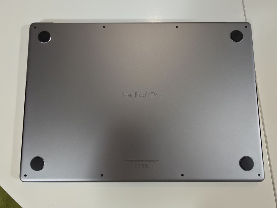 MacBook Pro 16” M1 – 16GB RAM / 512GB SSD – stare impecabilă