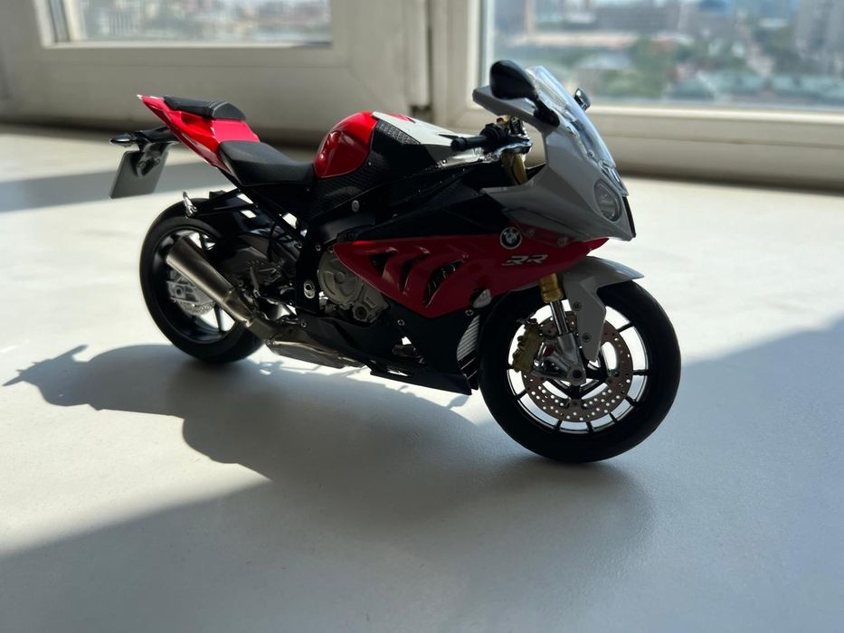 Мотоцикл 1:10 BMW Motorrad S 1000 RR racingred uni.
