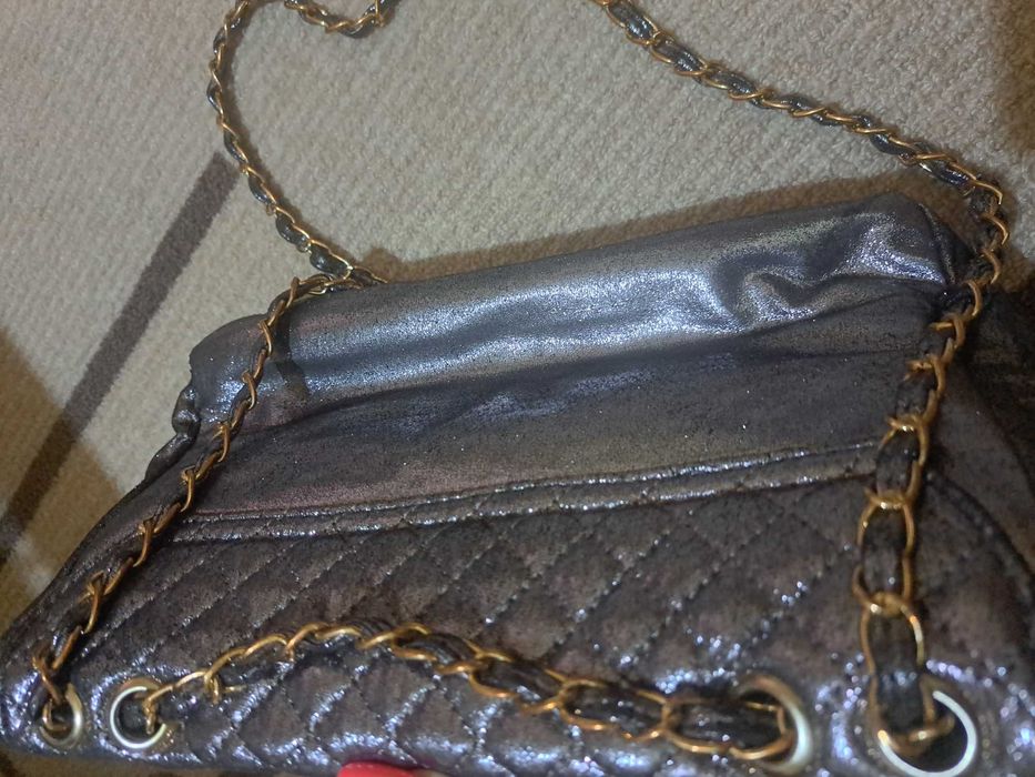 Дамска чанта с металически ефект