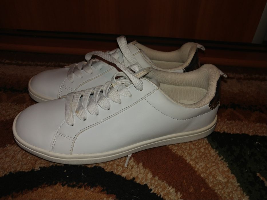 Adidasi Albi H & M marimea 37