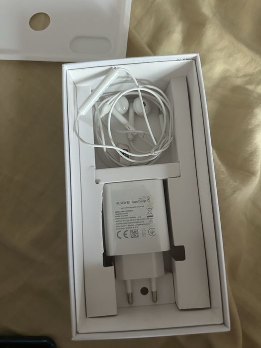 huawei p30 nou la cutie nefolosit insotit de incarcator si casti