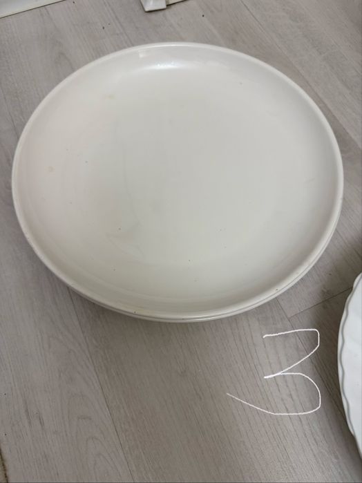 Набор посуды в белом цвете