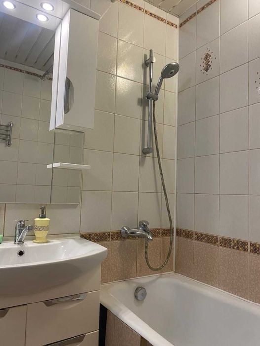 Сдаётся 1 ком в 8 микрорайоне