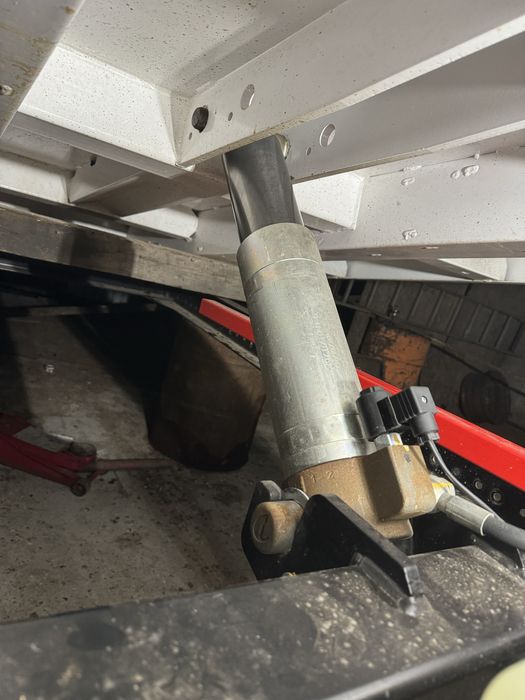 Vand semi sasiu si cilindru si pompa basculare 7.5 t iveco