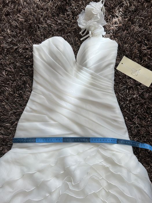 Rochie de mireasa Allure Bridal 8921