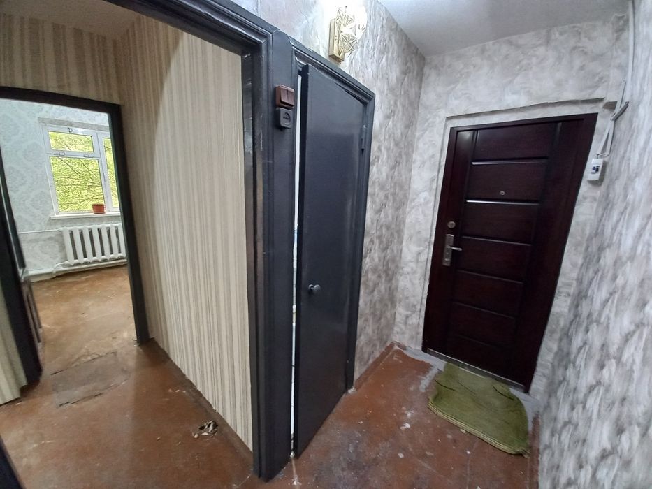 Арендага 3 хона 4 этаж Азиз бозор олдида жойлашган.Агентство