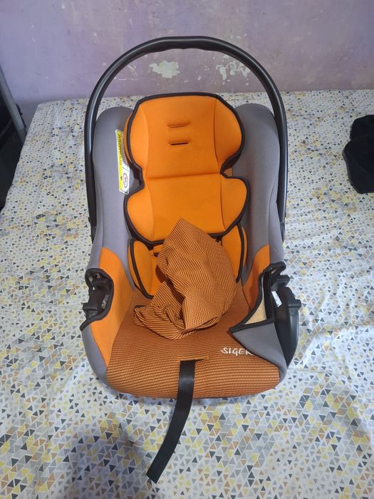 Автомобильное кресло