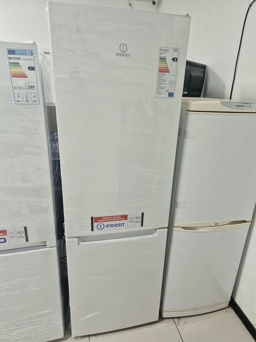 Продам холодильник Indesit