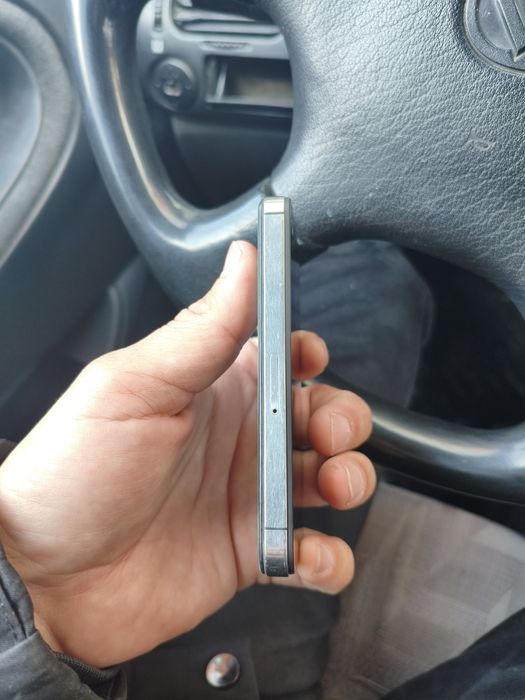 iPhone 4s продам Sim 4g оригинал