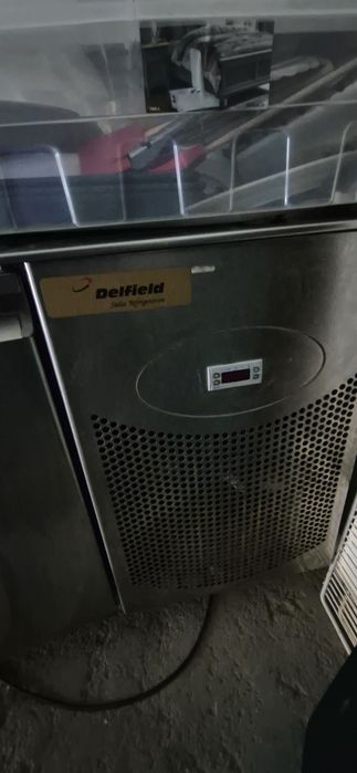 Хладилна маса с чекмеджета