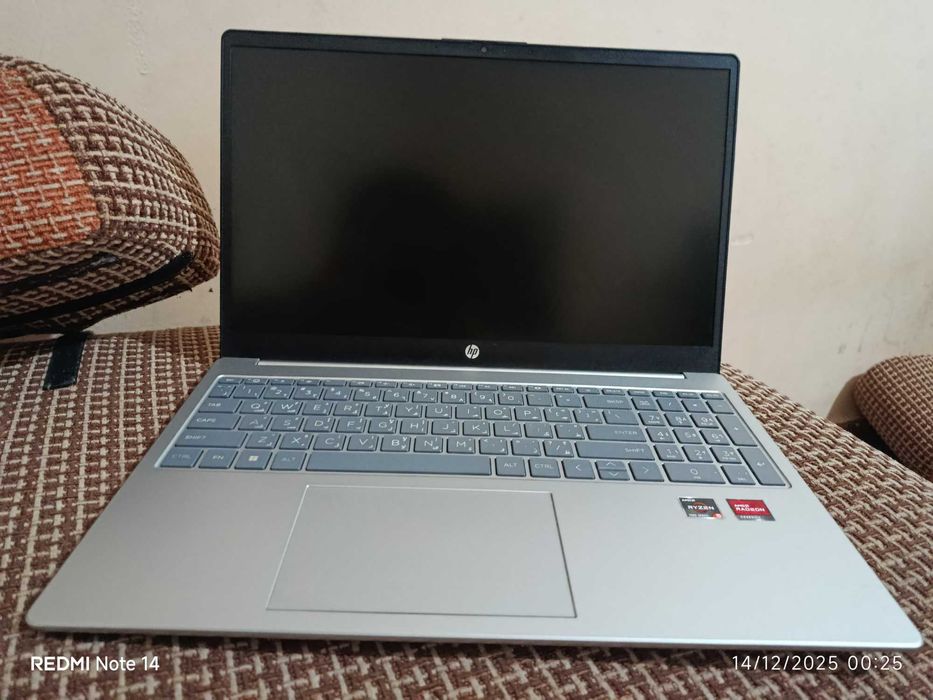 Noutbuk hp deyarliy ishlatilmagan