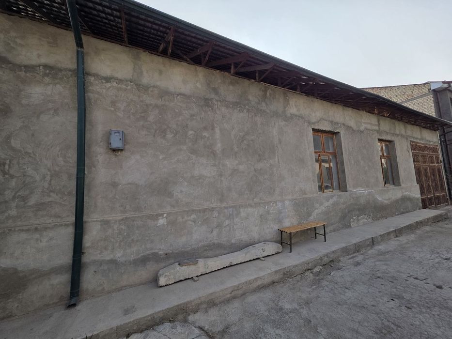 Продаётся дом-коробка по цене земли 6 сот. недалеко от города.