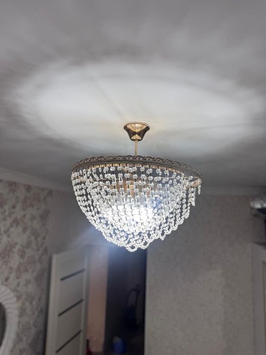 Продаются две люстры за 15 тыс