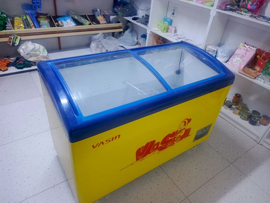 Морозильник холодильник витринный