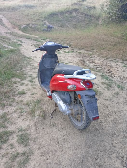 Vând scuter de 150 cc cu acte de Italia