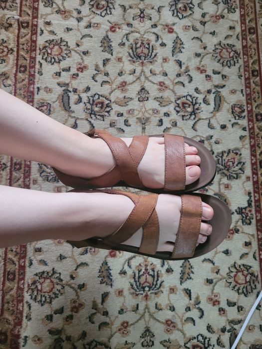 Сандалии кожаные