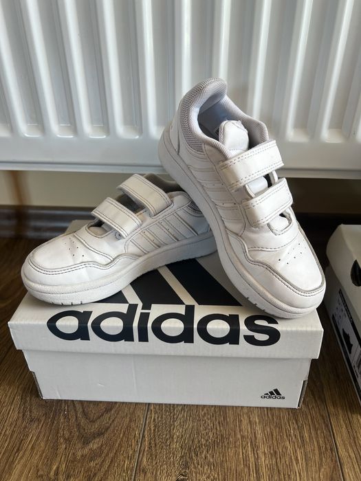 Бели маратонки Adidas