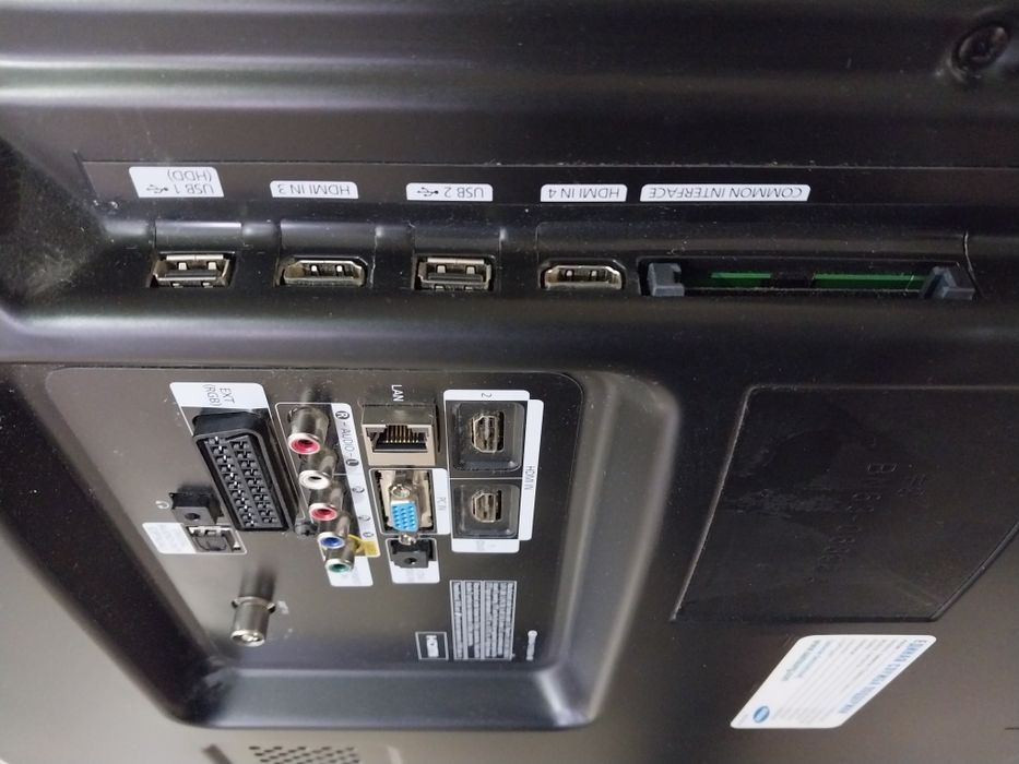 Телевизор Samsung 81см со смарт приставкой.