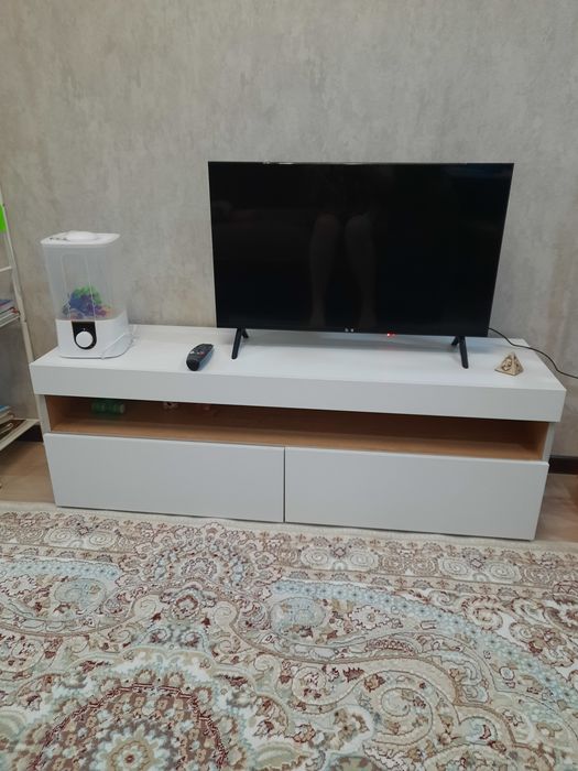 Тумба под ТВ в хорошем состоянии