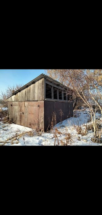 Гараж железный .