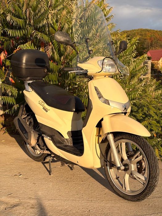 Scuter Peugeot Tweet 125 cc se conduce cu B  recent adus !