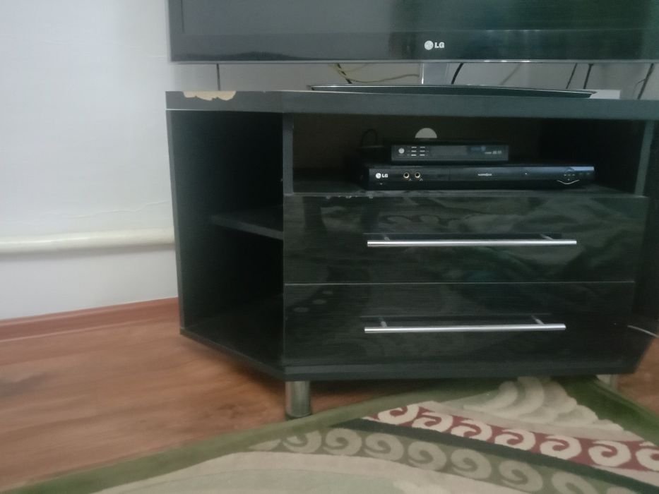 Продам стол под телевизор