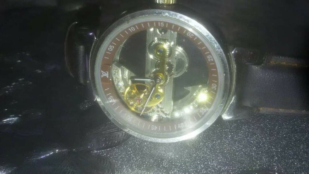 Янтарные бусы браслеты.кулоны . привезённые из Европы.часы механически