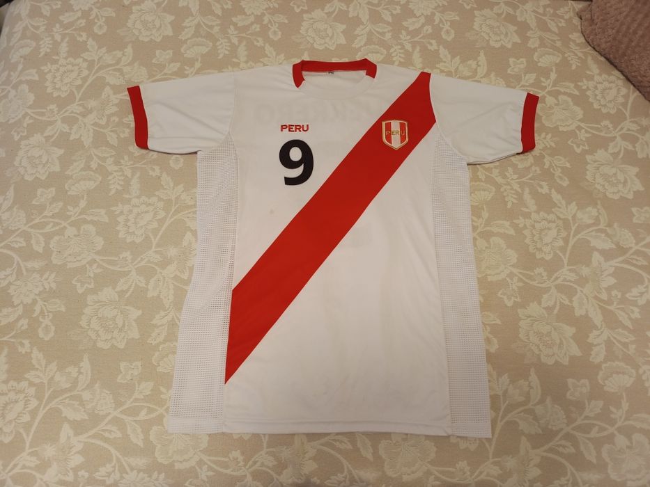Футболна тениска на Перу!