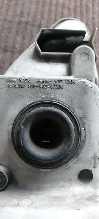 Продам фару тайота